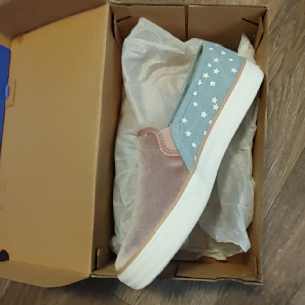 Never Worn Womens Keds Size 8.5, comes with box